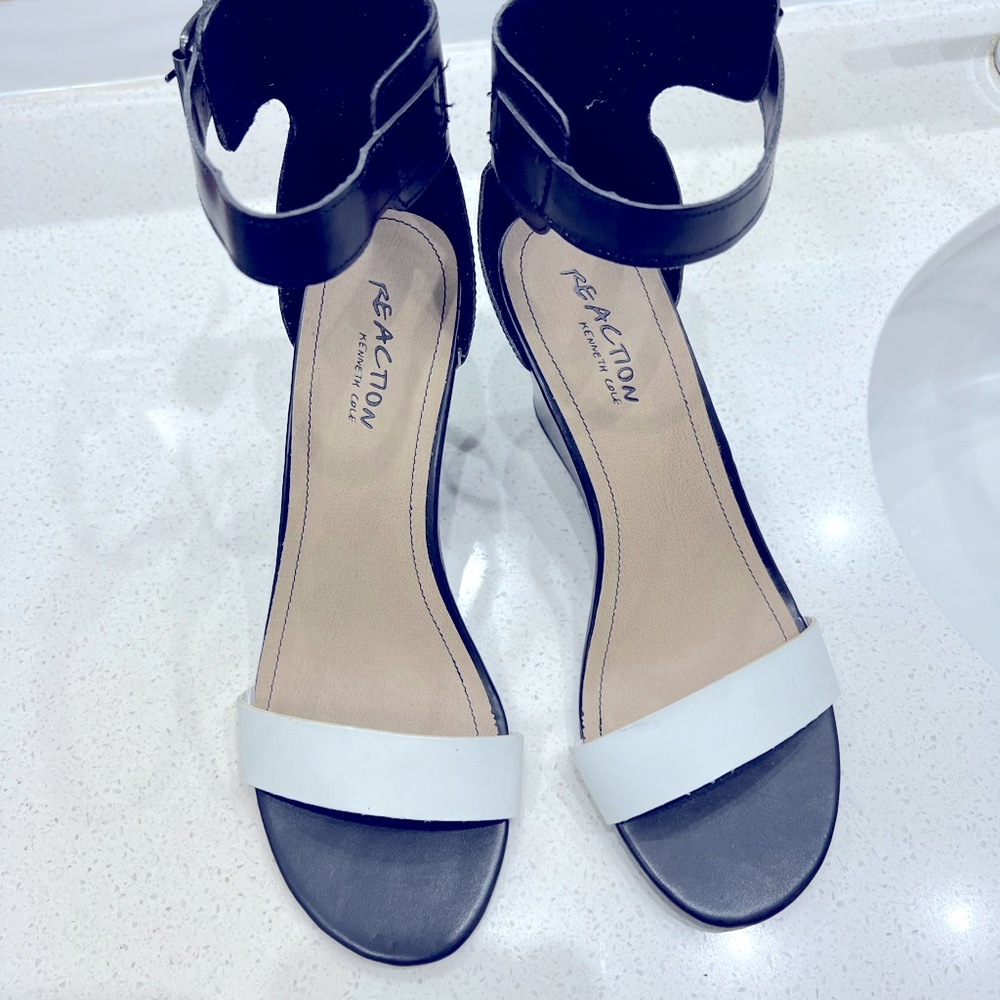 Size 9 Kenneth Cole Reaction Wedge Sandals
